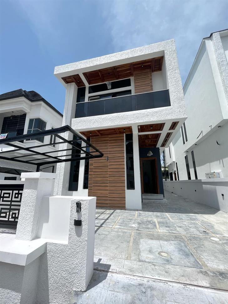 LUXURY 4BEDROOM FULLY DETACHED