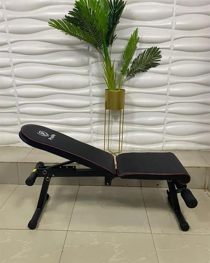 Adjustmentable sit up bench