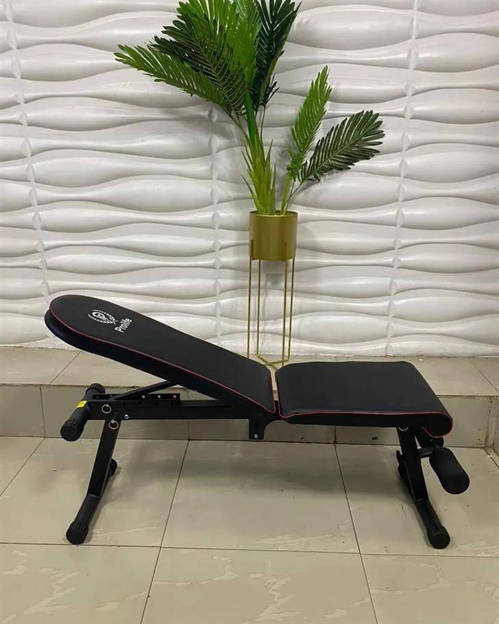 Adjustmentable sit up bench