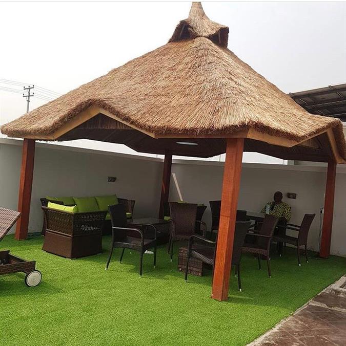 Quality bush bar gazebo hut
