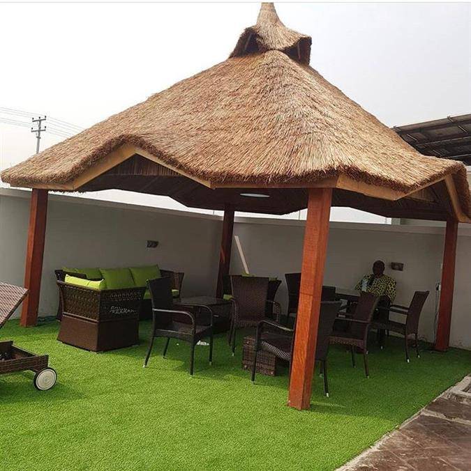 Quality bush bar gazebo hut