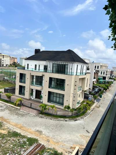 LUXURY 5 BEDROOM DETACHED DUPLEX FOR SAL