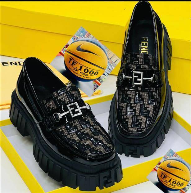 LOUIS VNTTION CLASSIC SHOE FORM