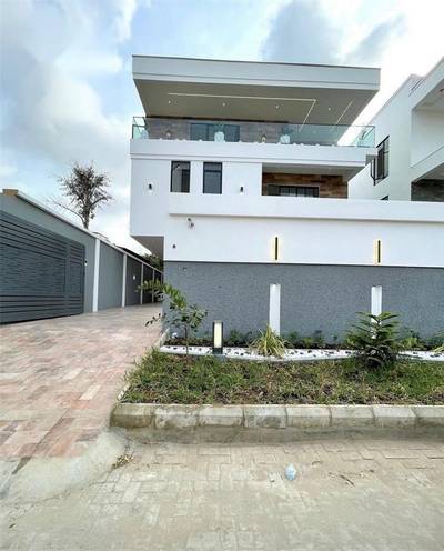 LUXURY 5 BEDROOM DUPLEX FOR SALE