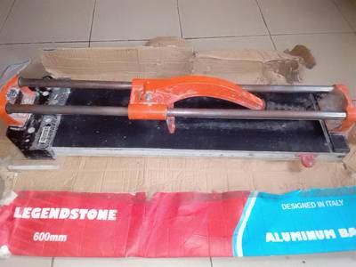 Tiles cutter