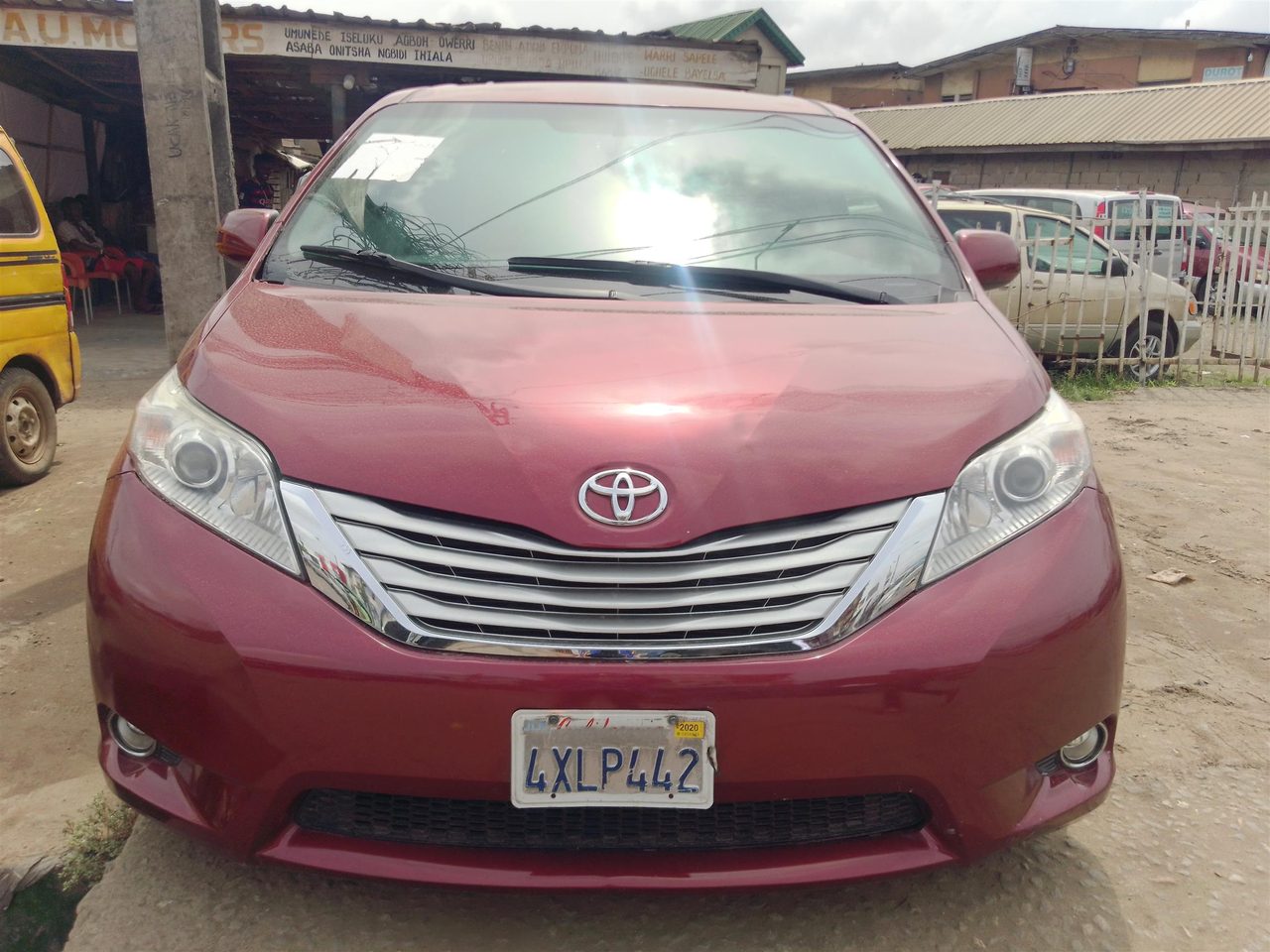 TOYOTA SIENNA LE