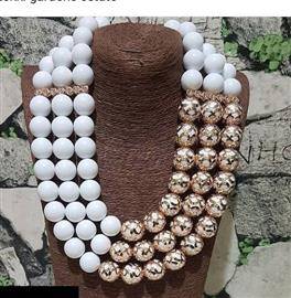 Quality bead necklace with accessory