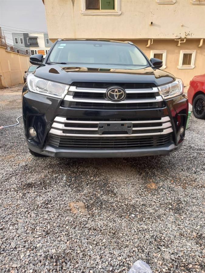 FEW MONTHS USED 2017 Toyota Highlander