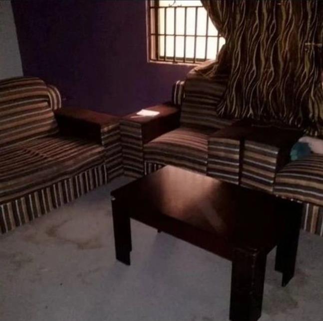 NEATLY USED FOUR SEATERS WT CENTER TABLE
