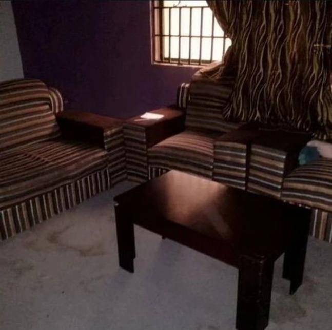 NEATLY USED FOUR SEATERS WT CENTER TABLE