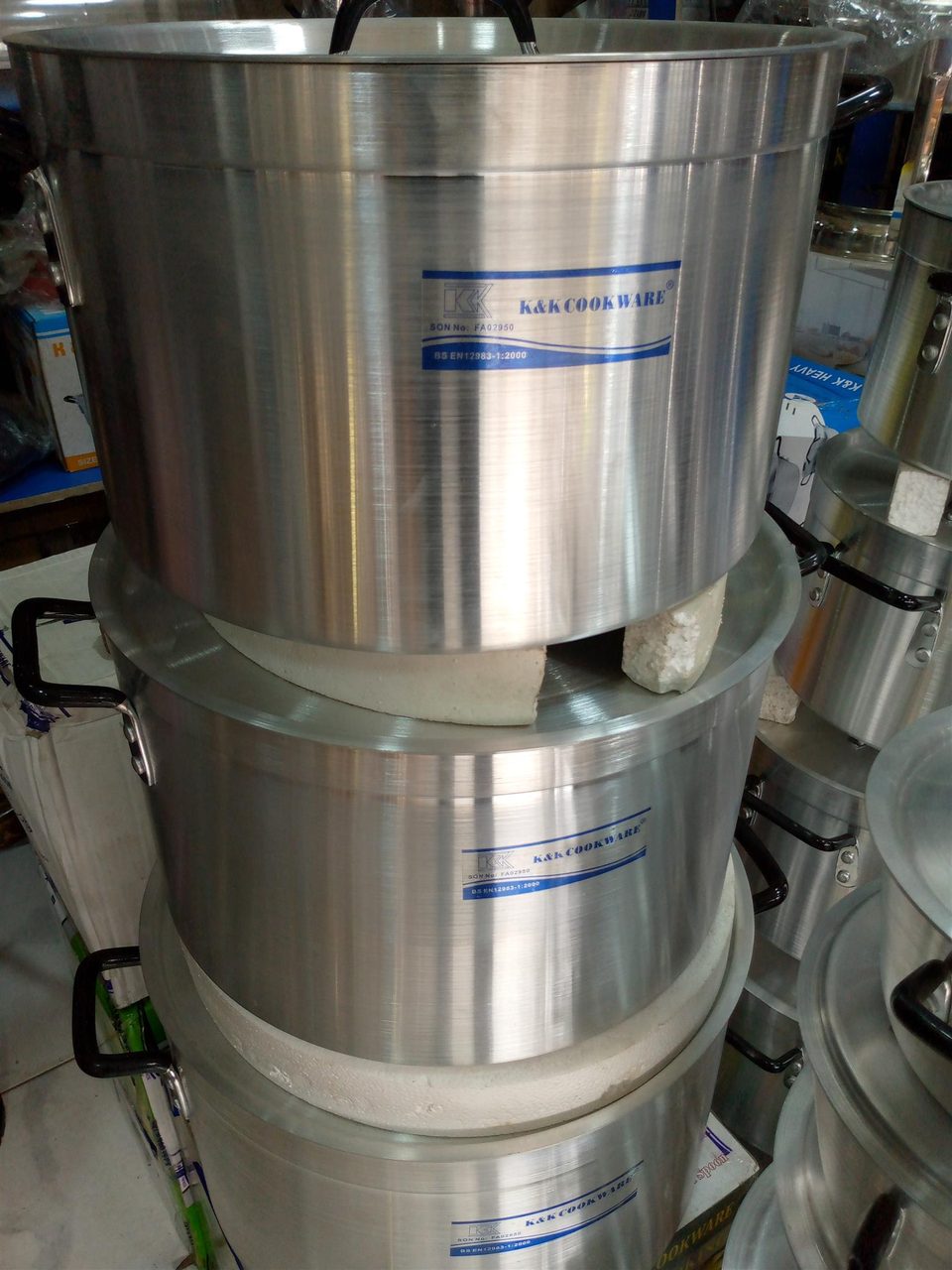 Aluminum cooking pot