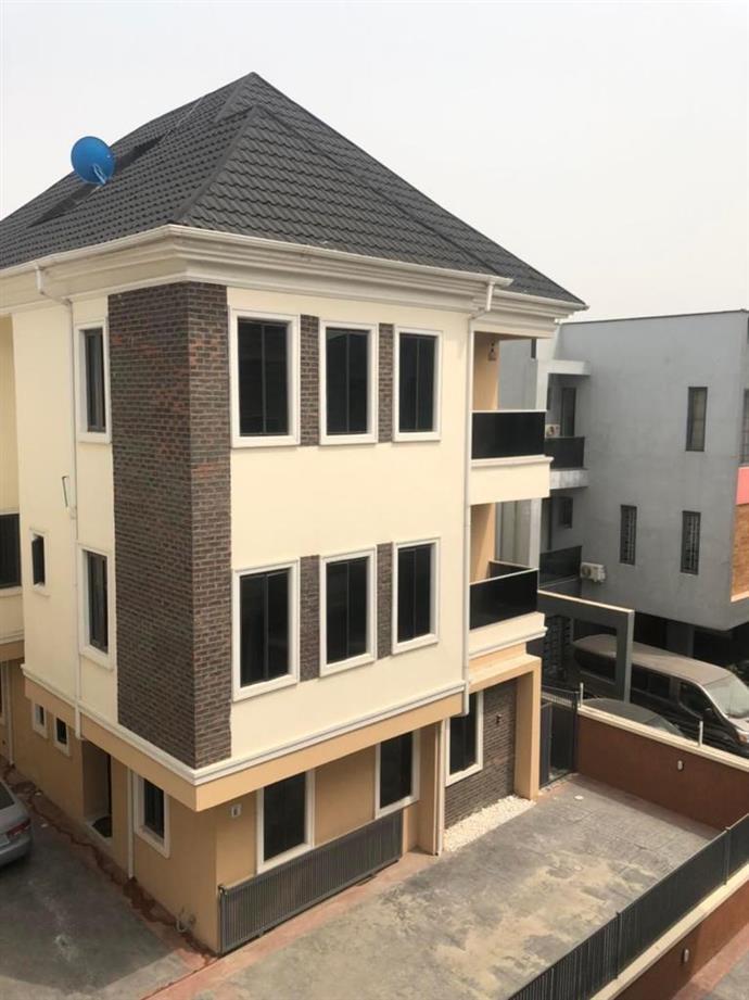 FOR SALE: LUXURY NEWLY BUILT 5 BEDROOM
