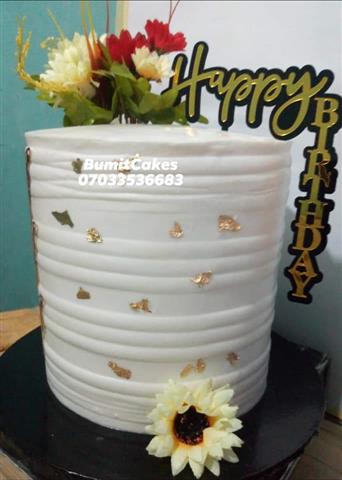 Cake and small chops