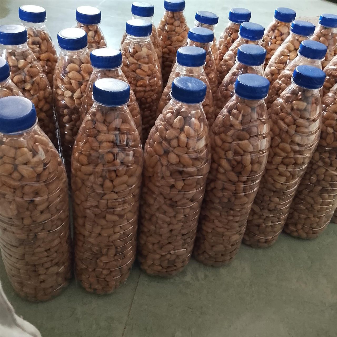 Sweet dried and crunchy ground nut