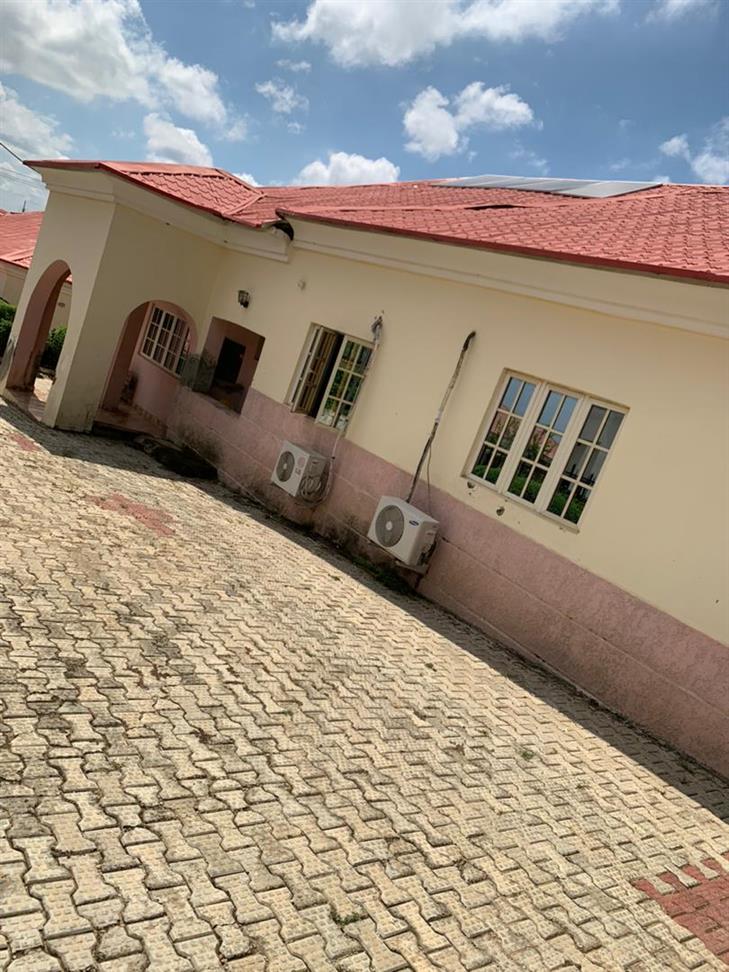 Fully detarched 3 bedrooms bungalow