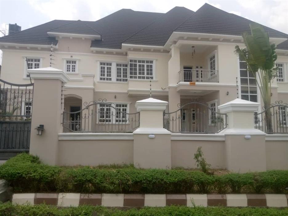 5 bedrooms fully detarched duplex.