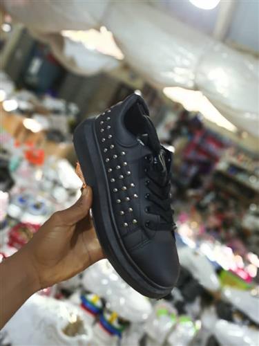Men quality sneakers
