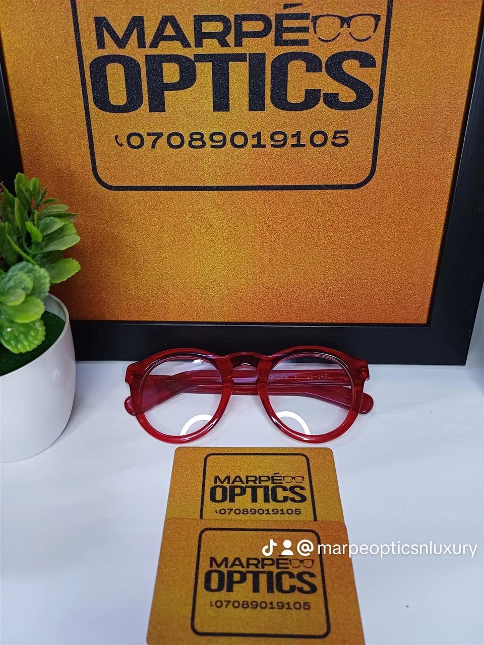 Ladies Elegant eyewear