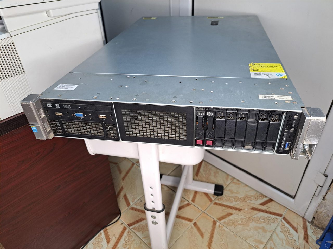 HP Proliant DL380 Gen9 Server