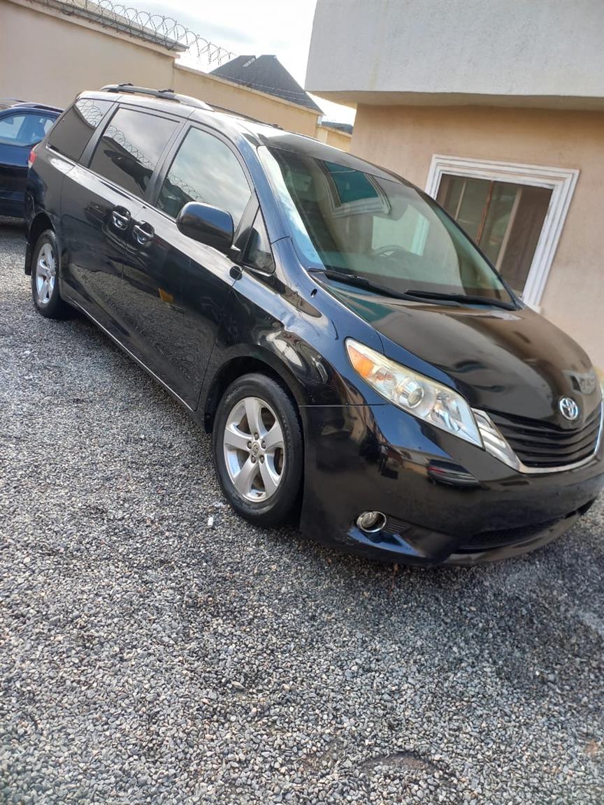 Few Months Used: 2012 Toyota Sienna LE