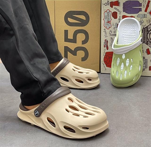 YEEZ 360 CLOG