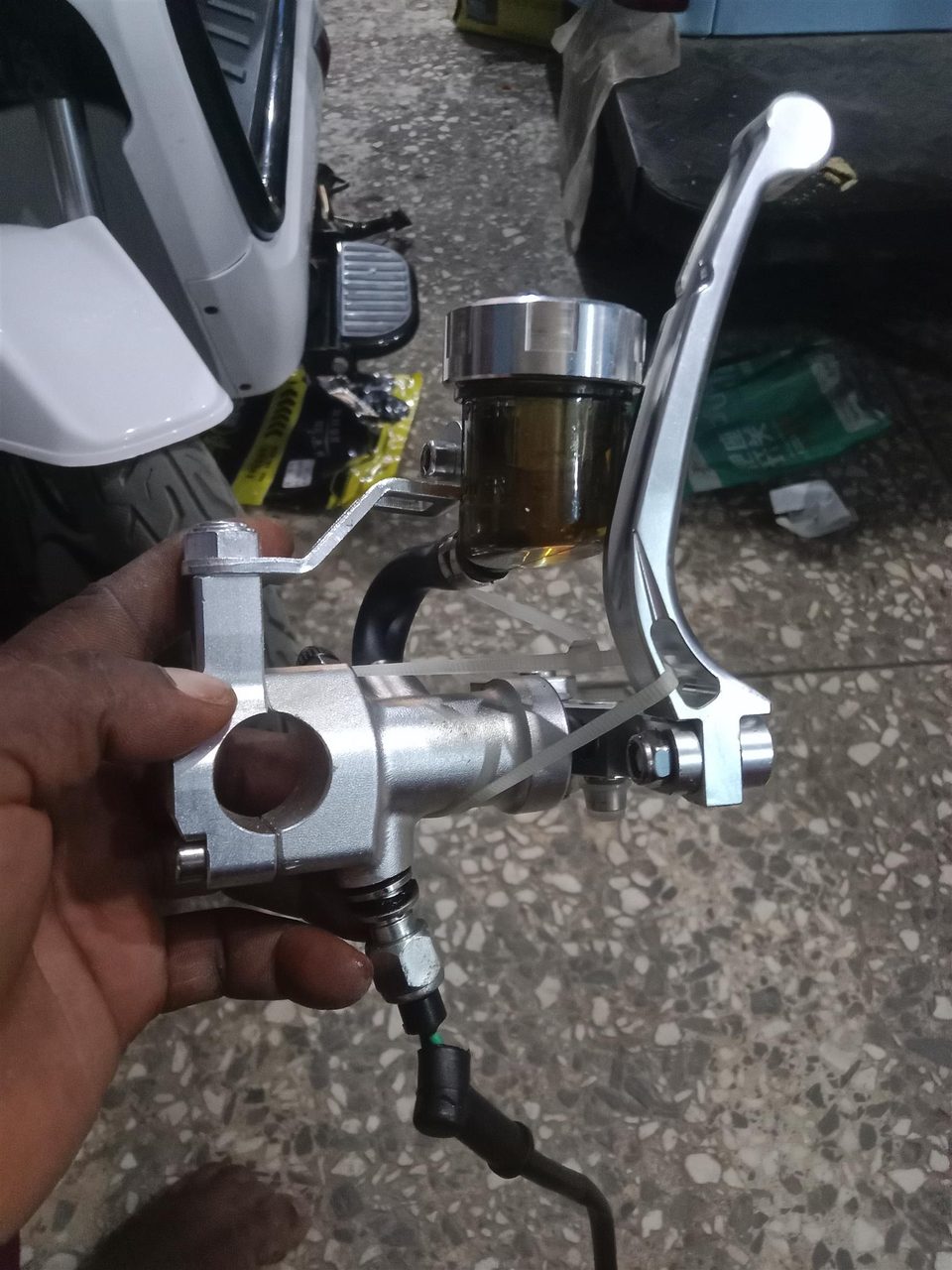 Hydraulic hand brake