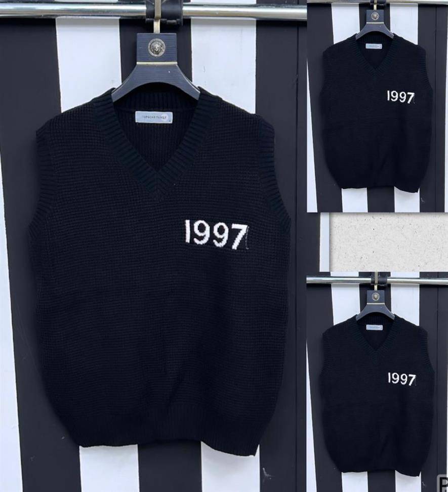 Sleeveless sweat shirt