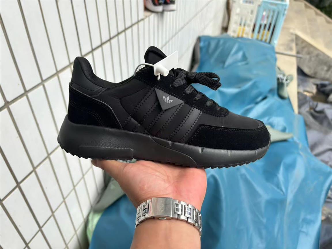 CLASSIC ADDIDAS FOOTWEARS
