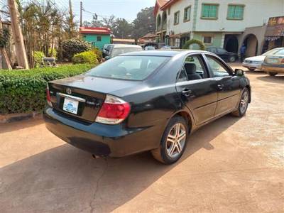 Neat & Sound Toyota Camry 2005