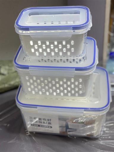 Storage containers with seive
