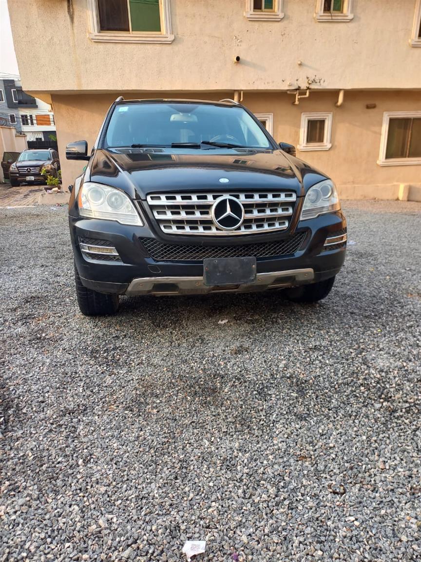 Clean 2010 Mercedes Benz ML350 4MATIC
