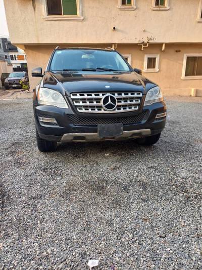 Clean 2010 Mercedes Benz ML350 4MATIC