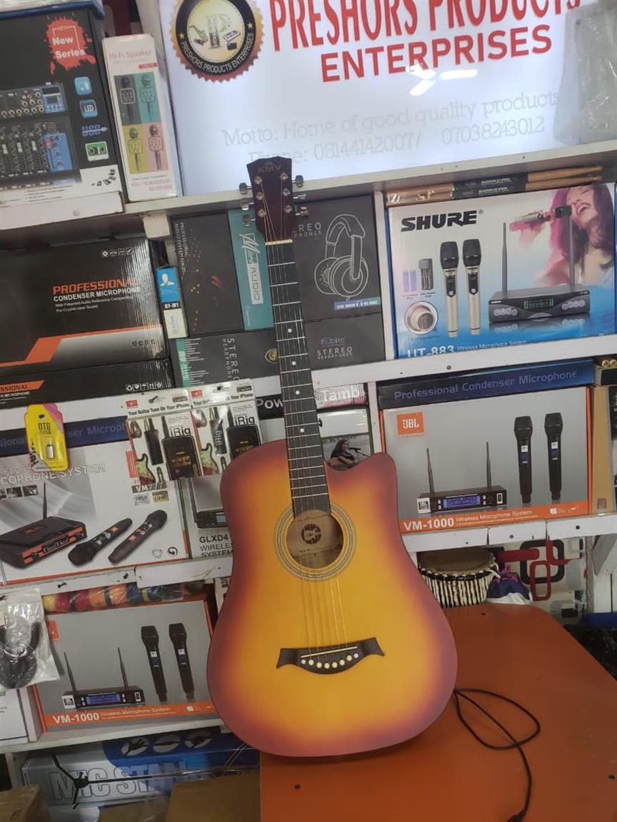 Acoustic box guitar