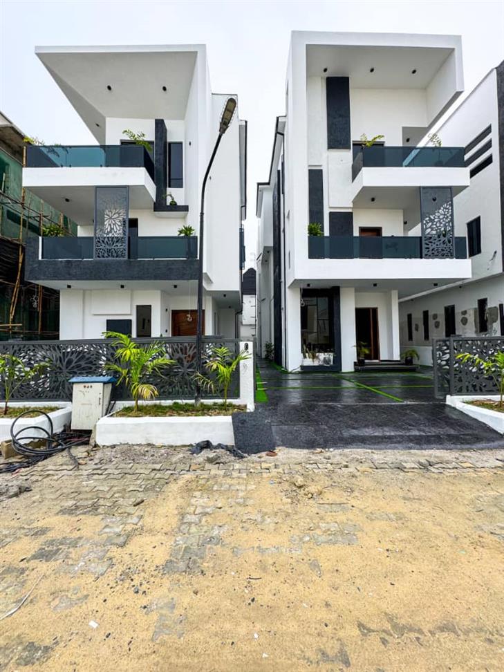 LUXURY 5BEDROOM FULLY DETACHED DUPLEX WI