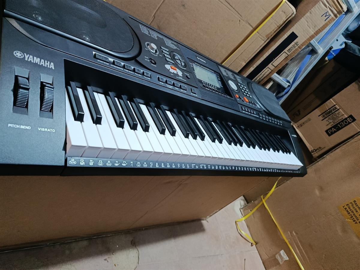 Yamaha PSR-E375 Standard keyboard piano