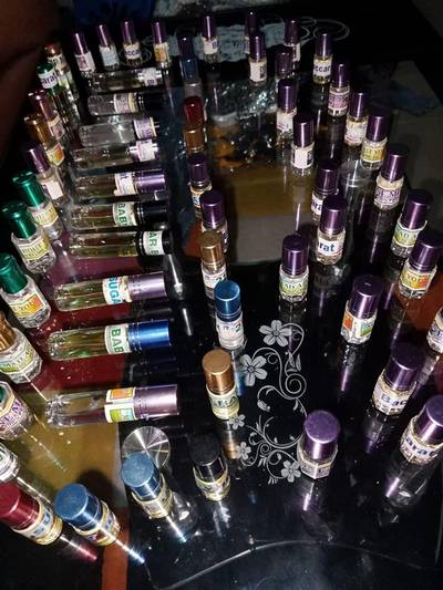 Undiluted oil perfumes