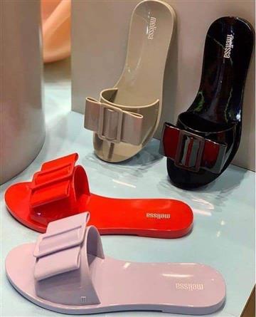 Ladies trending jelly slippers