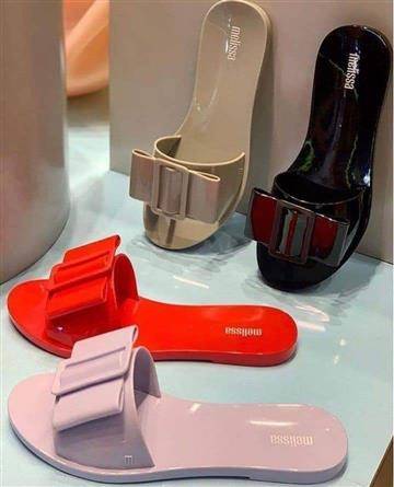 Ladies trending jelly slippers