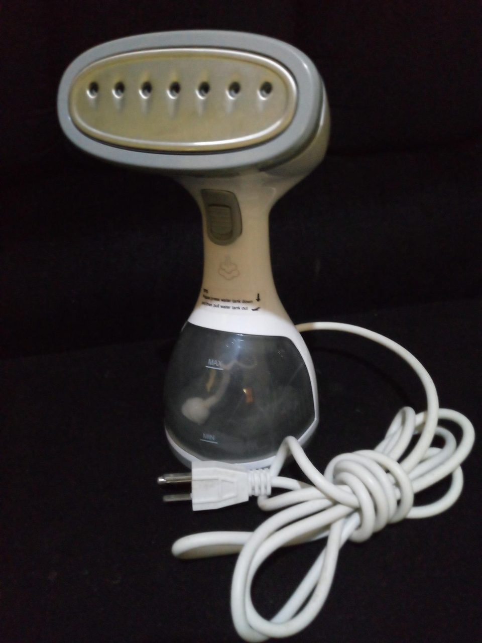 GARMENT STEAMER