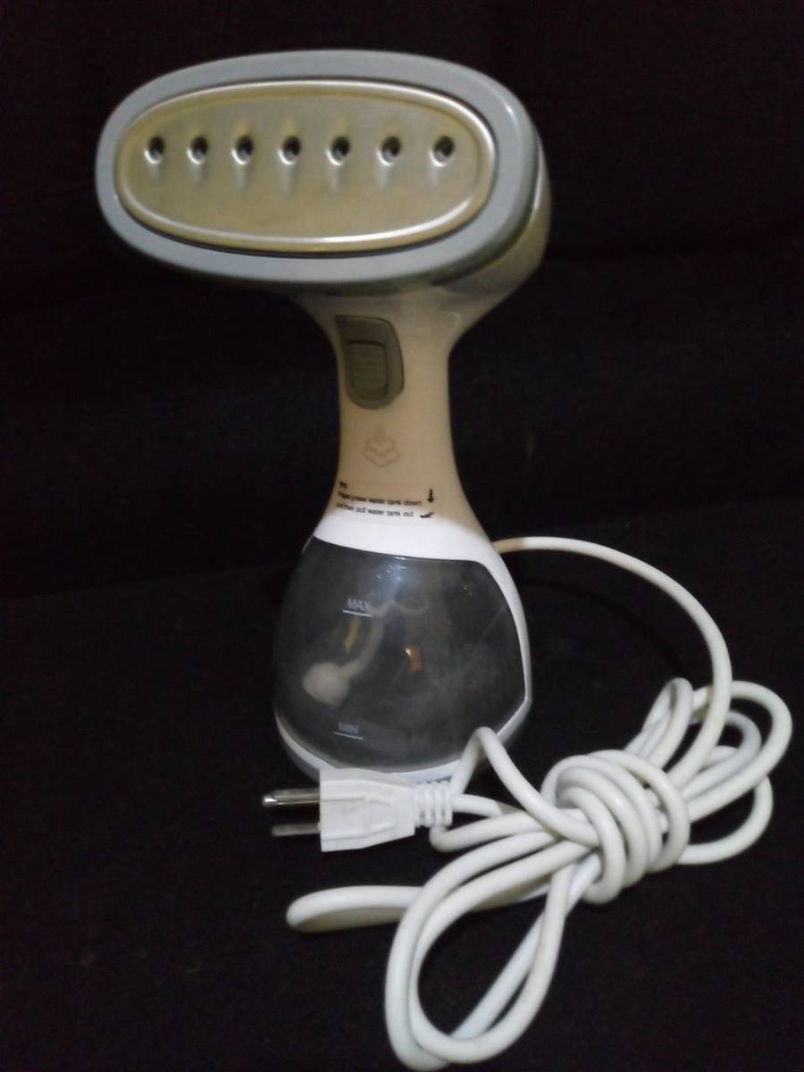 GARMENT STEAMER