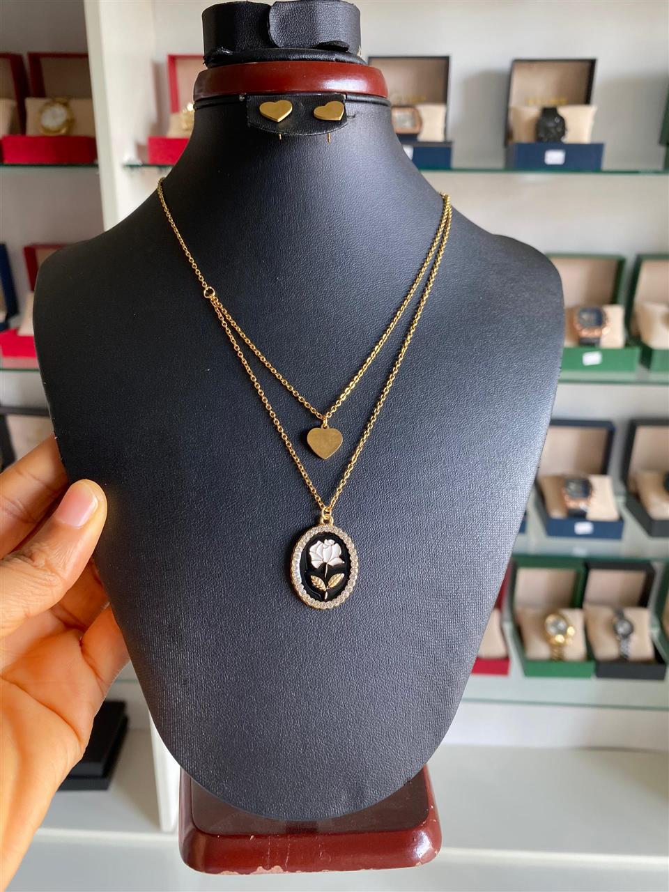 Female necklace