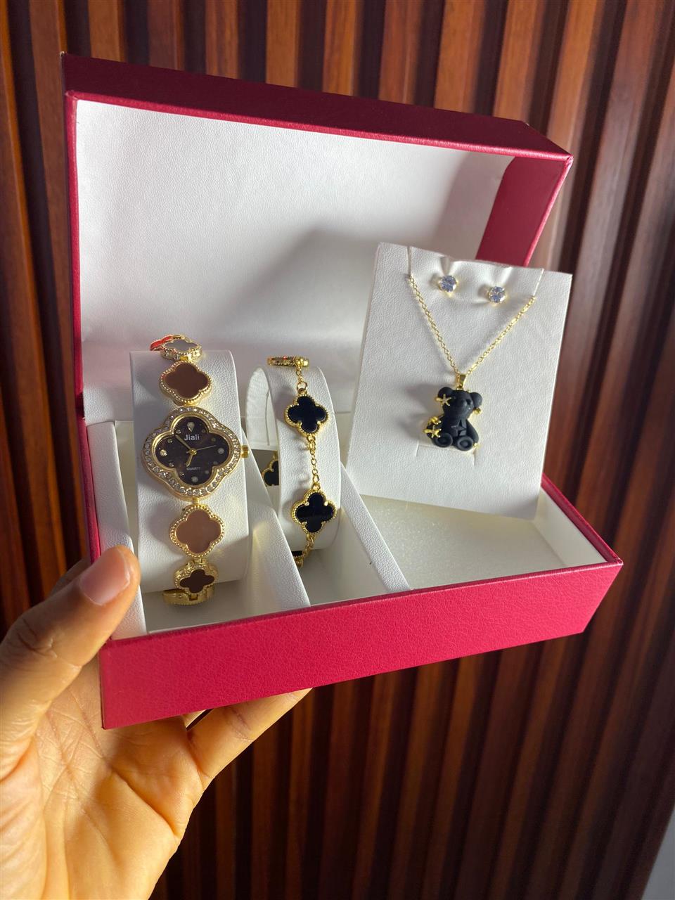 Female jewelry sets