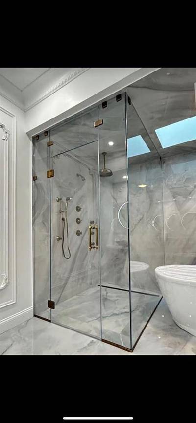 Showercubicle with framless glass