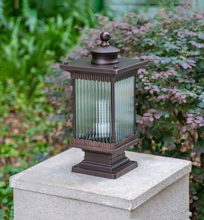 Gate light and pillar light