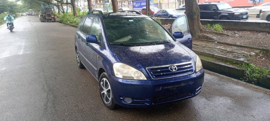 2005 Toyota Avensis Verso 2.0 VVT-i Foreign used