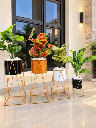 Tripod stand flower decor   ( Stone ,stand and flower inclusive )
