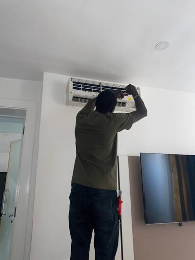 AC TECHNICIAN