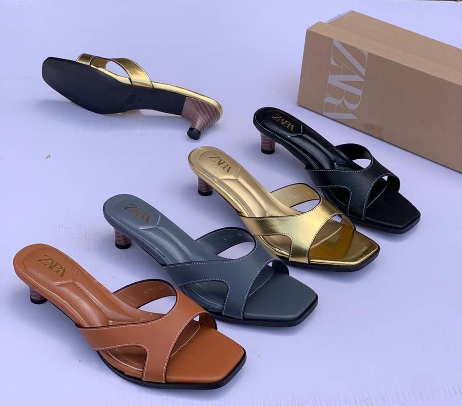 Stock slippers with small heel