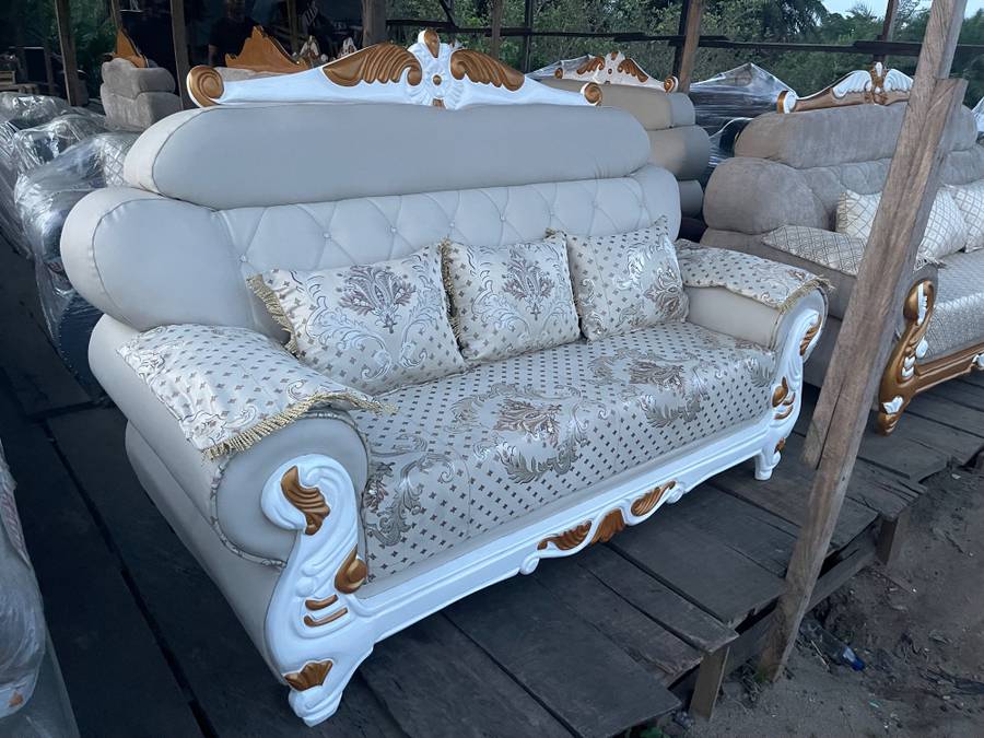 Royal set by 7 sitters