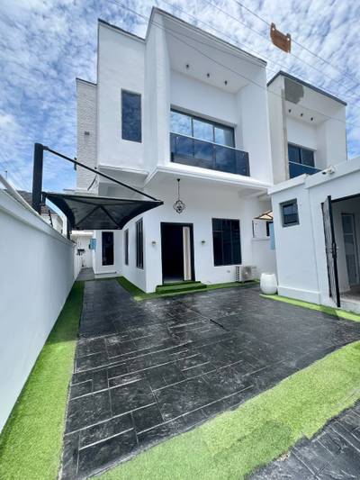 4 BEDROOM SEMI-DETACHED DUPLEX FOR SALE